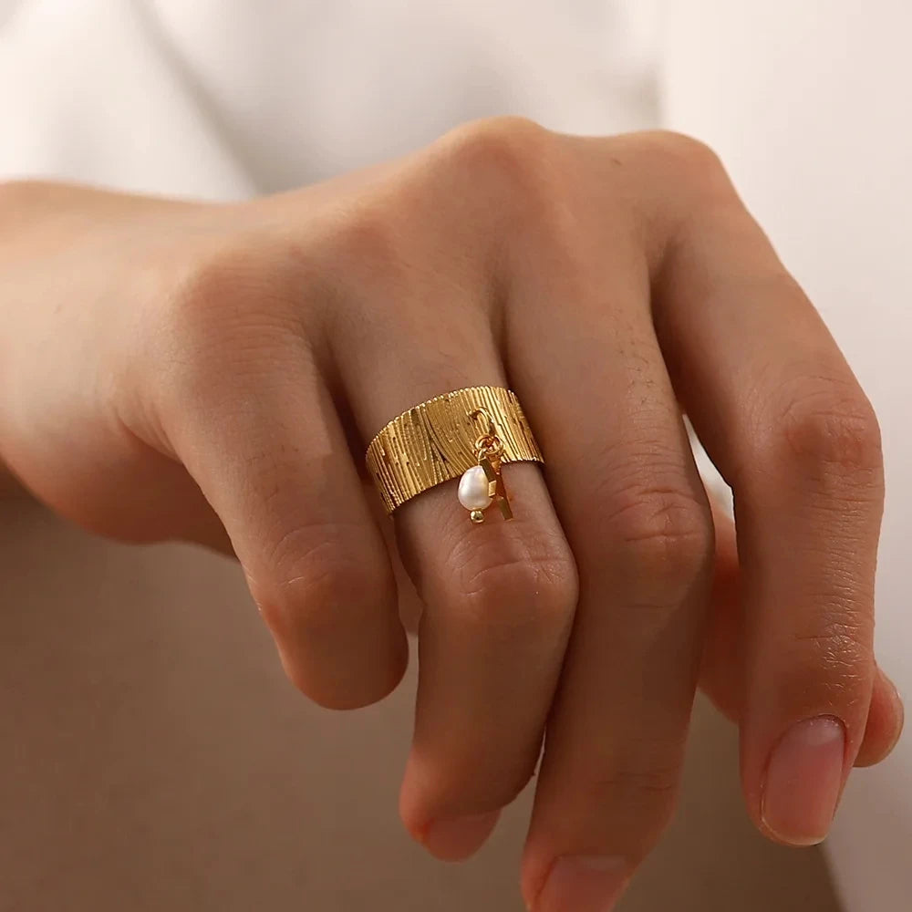 Simple, elegant, and effortlessly timeless, the 18K Gold Minimalist Ring
