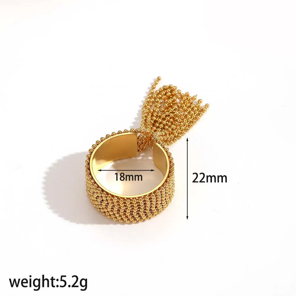 Bold yet effortlessly elegant, the 18K Gold Geometric Ring & Bangle Set.