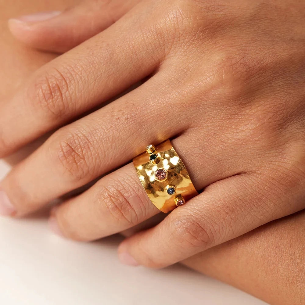 Simple, elegant, and effortlessly timeless, the 18K Gold Minimalist Ring